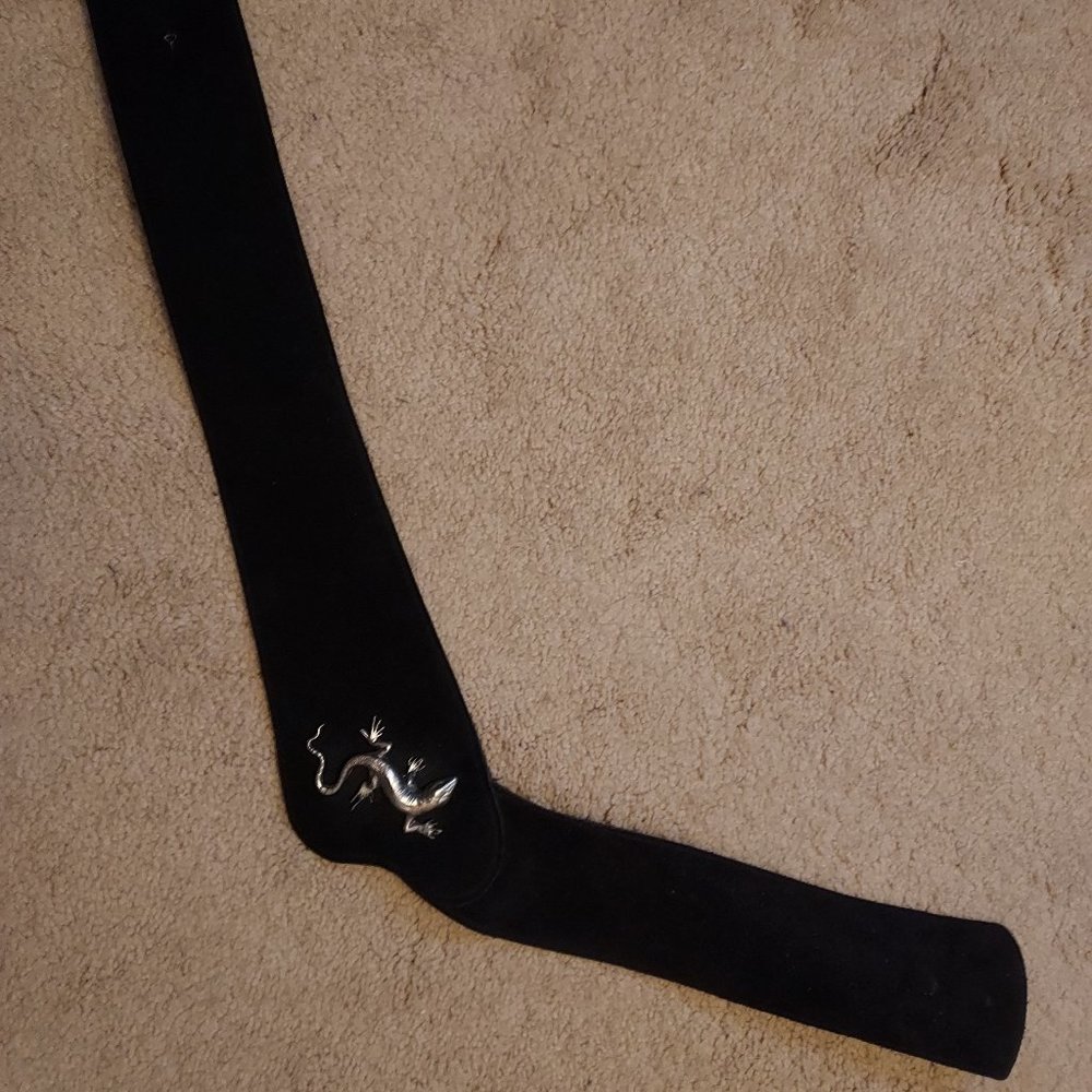 Wide black suede belt with lizard sculpture